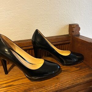 Cole Haan Nike Air Black Patten Leather Heel size 7B
